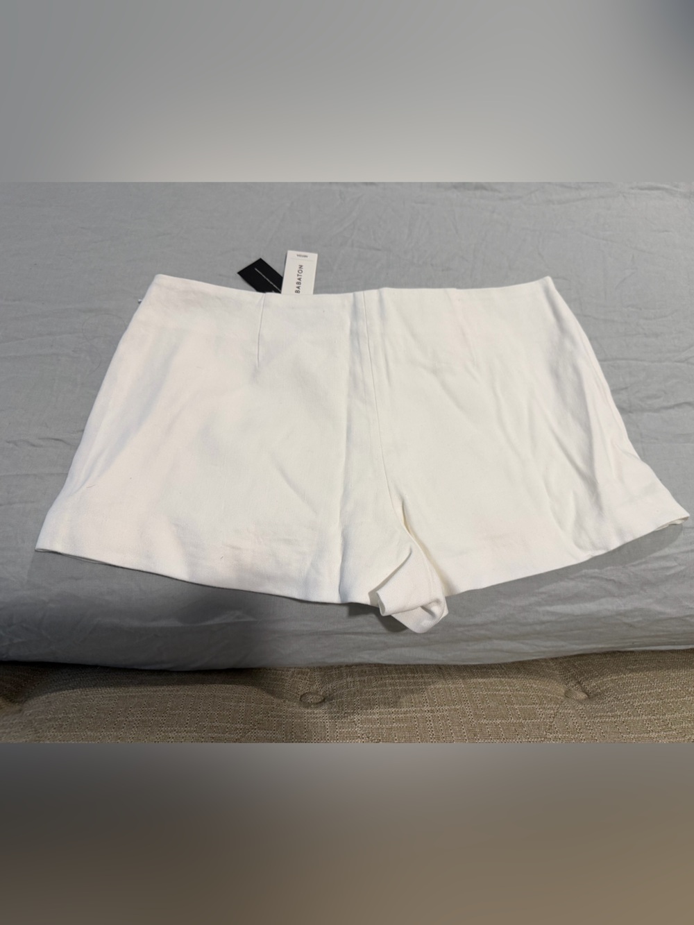 Aritzia Babaton White Skort - Picture 2 of 5